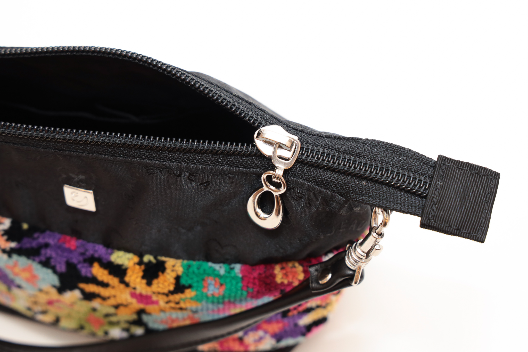 アンナシリーズ コスメポーチ（ショルダーストラップ付）