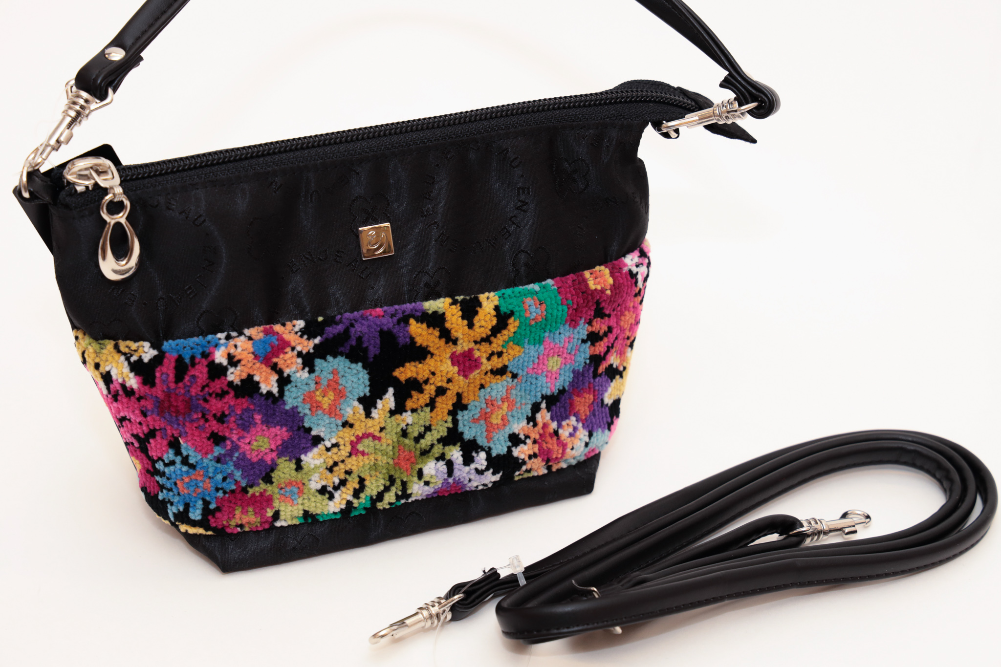 アンナシリーズ コスメポーチ（ショルダーストラップ付）