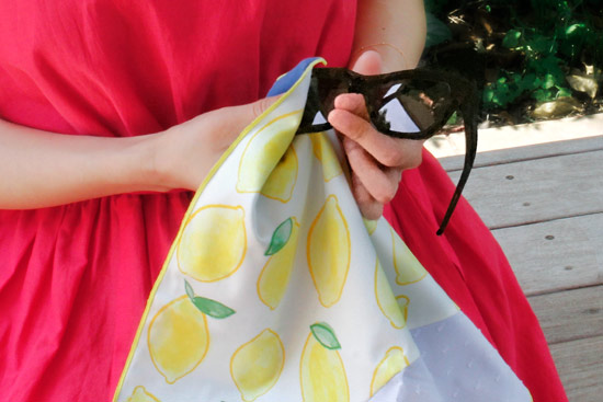 fukeru-眼鏡が拭けるハンカチ　fruits (Lサイズ)