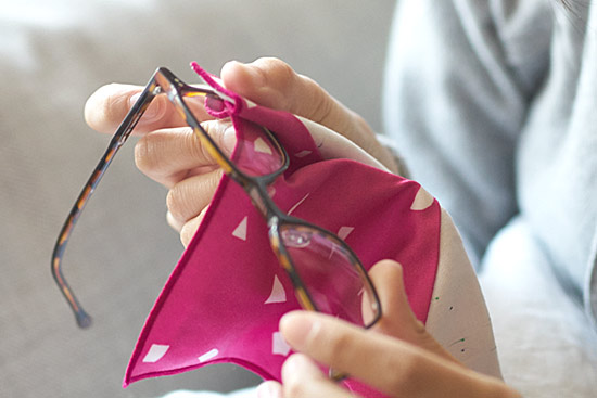 fukeru-眼鏡が拭けるハンカチ　fruits (Sサイズ)