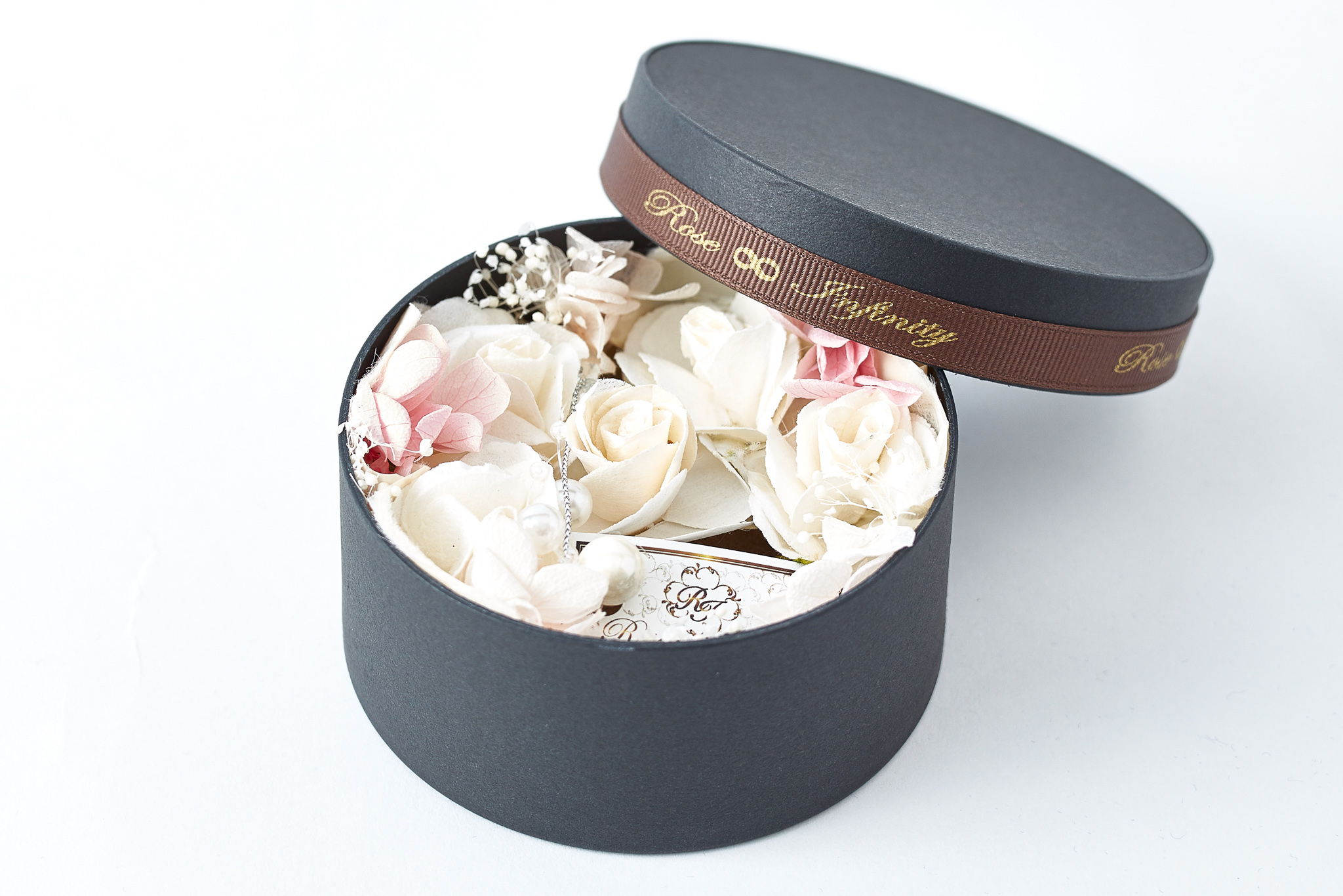 【タンプ限定】ソラプリザーブドフラワー＆花文字刺繍イニシャルハンカチセット