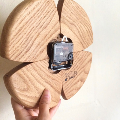 掛け時計「四つ葉」オーク材