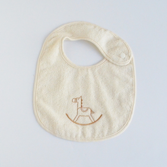 ベビー　木馬刺繍セット (スタイ／がらがら)