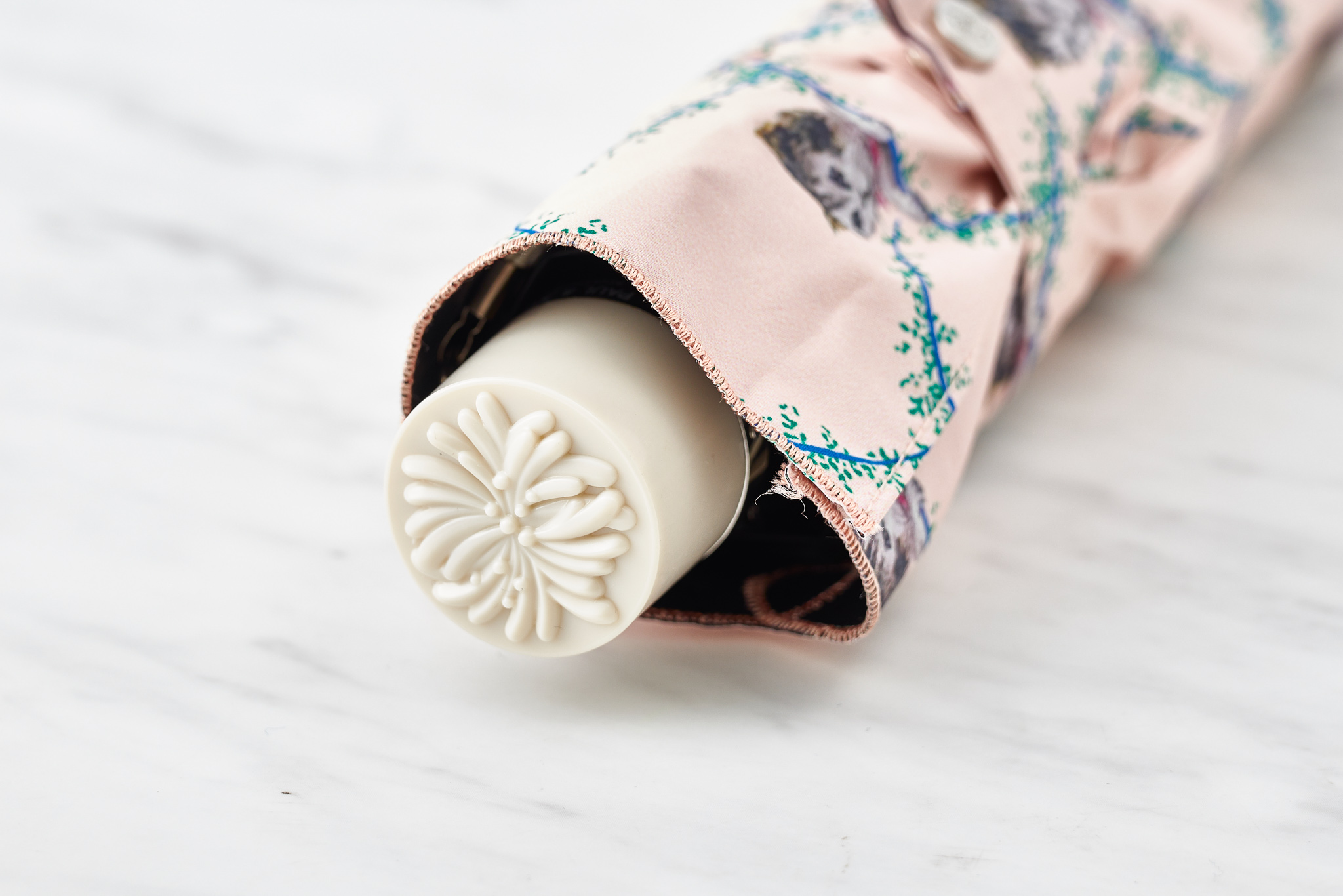 オールウェザー対応遮熱遮光晴雨兼用折り畳みパラソル＜タイムレスキャット＞