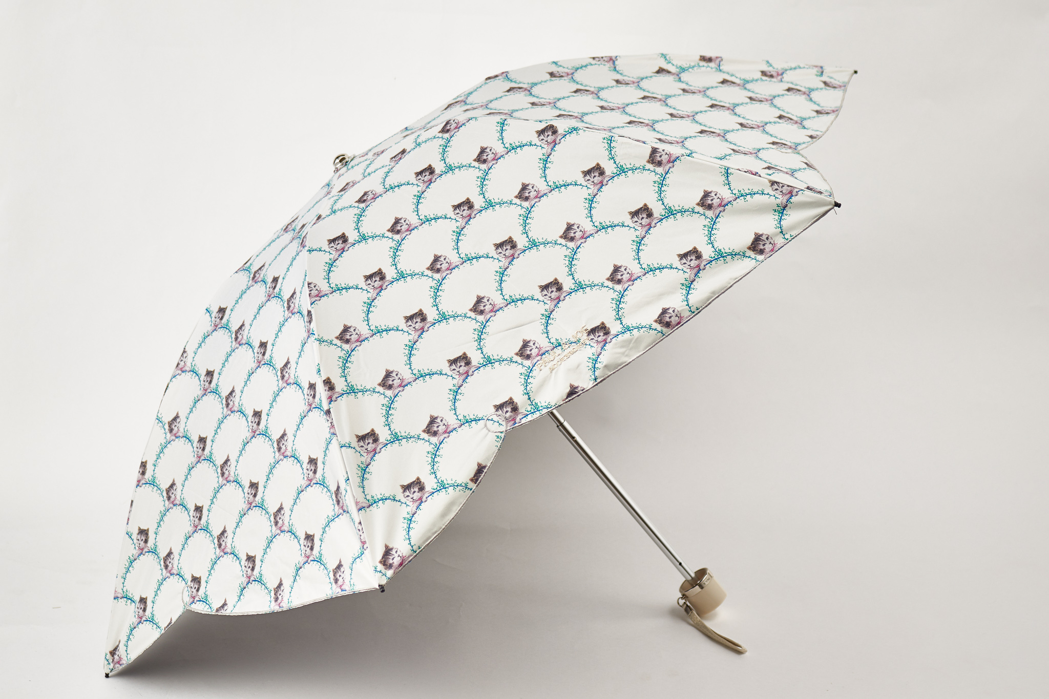 オールウェザー対応遮熱遮光晴雨兼用折り畳みパラソル＜タイムレスキャット＞