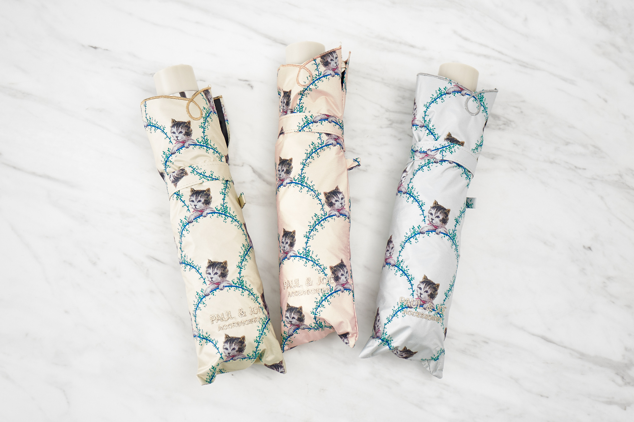 オールウェザー対応遮熱遮光晴雨兼用折り畳みパラソル＜タイムレスキャット＞