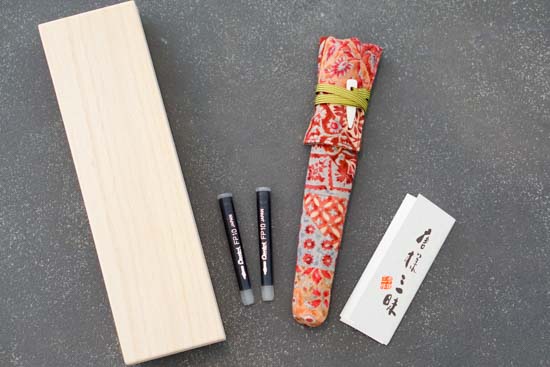 漆塗り携帯用筆ペン-花更紗柄筆ペンケース
