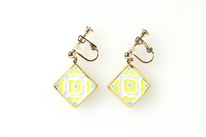 【ブランドBOX付き】もざいく菱花　イヤリング