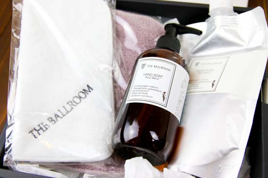 ハンドケア黒箱セット-ソープ、ソープリフィル、タオル×2