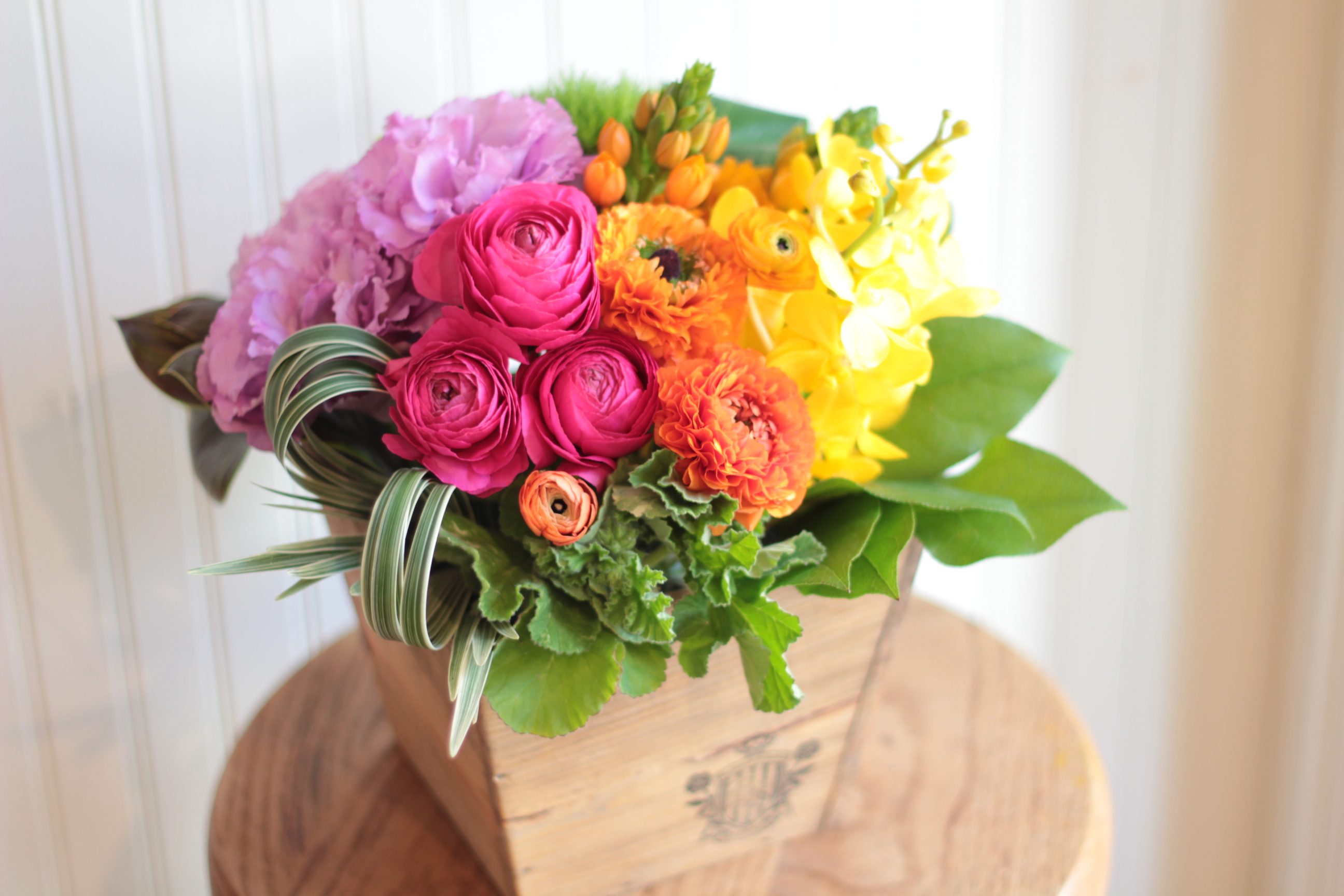 季節のフラワーアレンジメント】ボールラウンド7000 | BLOOM&STRIPES