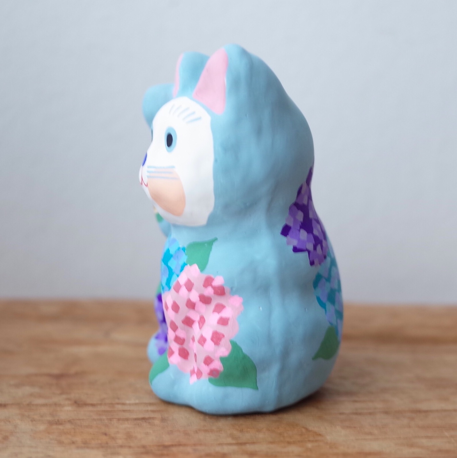 招き猫 8号サイズ 水色　紫陽花柄