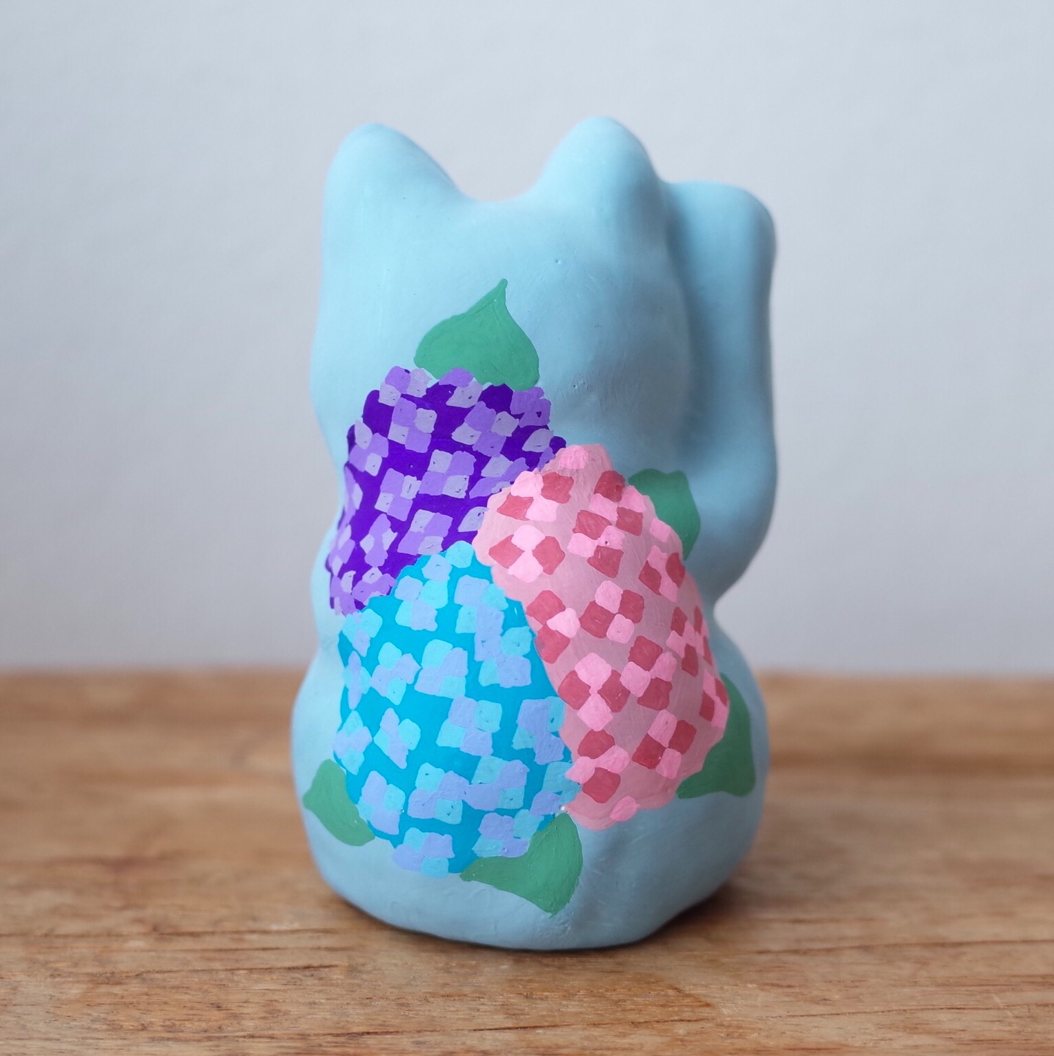 招き猫 8号サイズ 水色　紫陽花柄