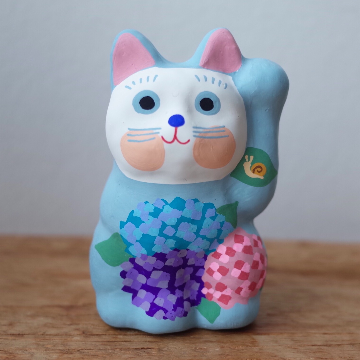 招き猫 8号サイズ 水色　紫陽花柄