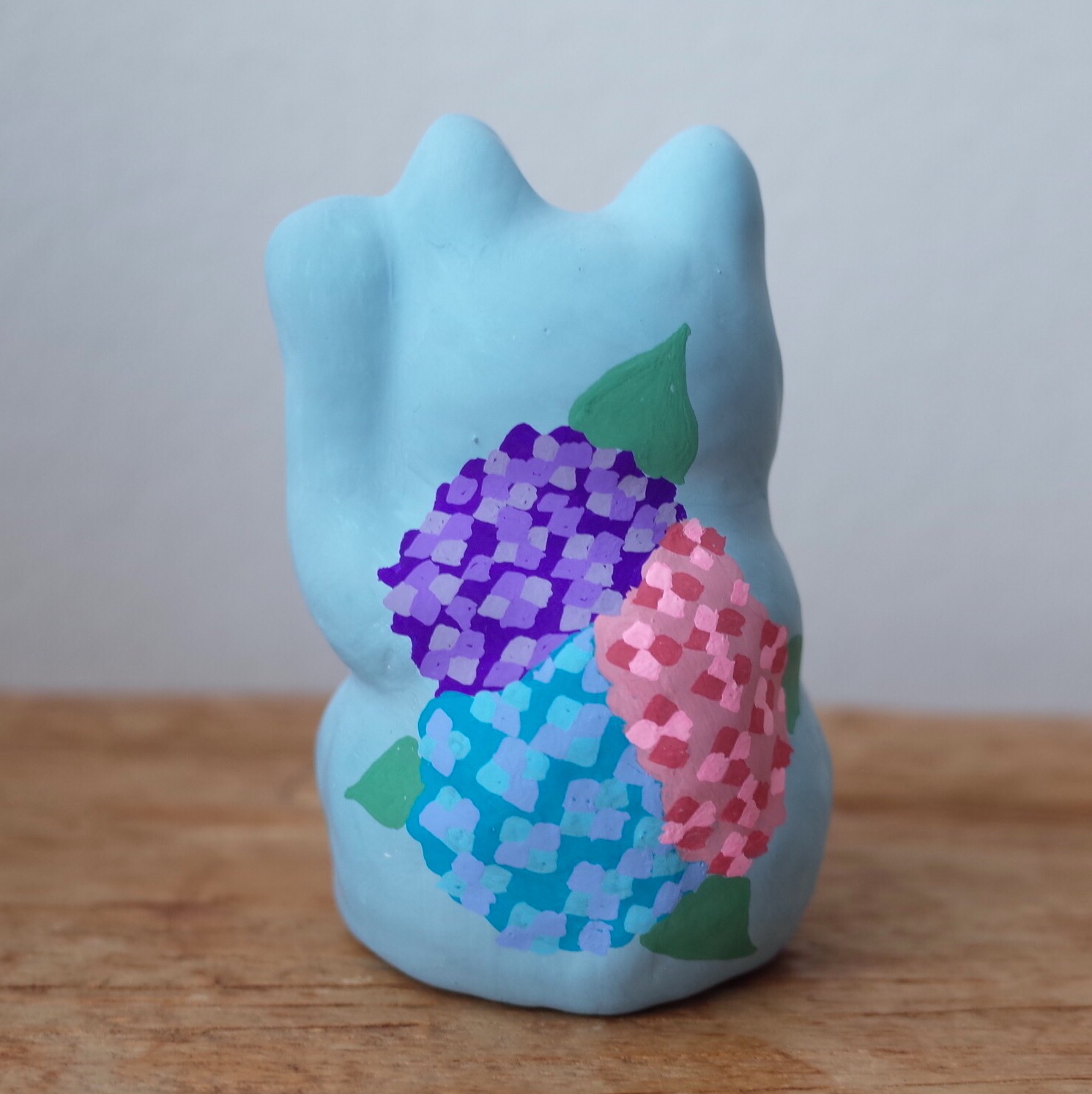 招き猫 8号サイズ 水色　紫陽花柄