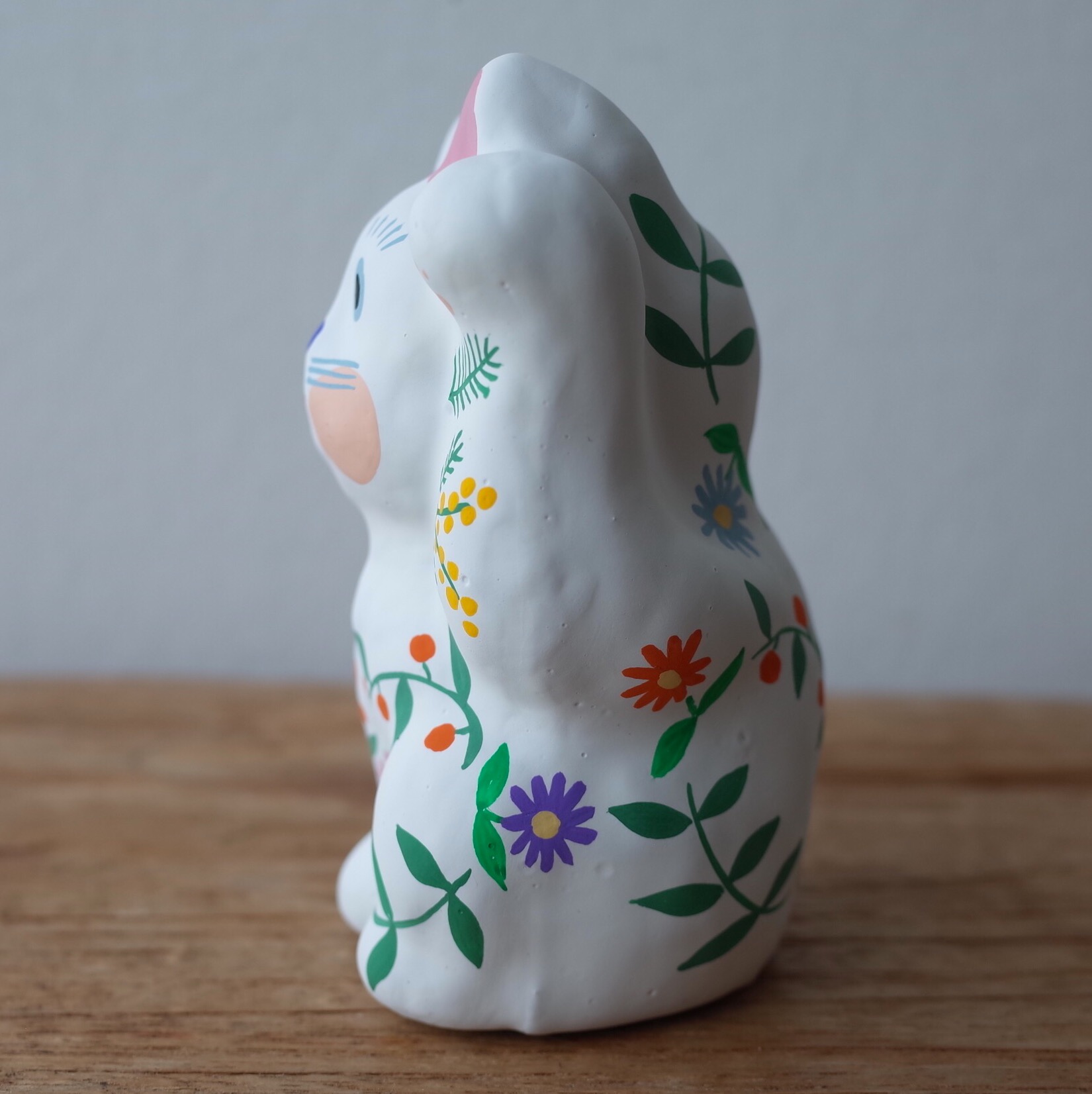 招き猫8号サイズ  白　花輪柄