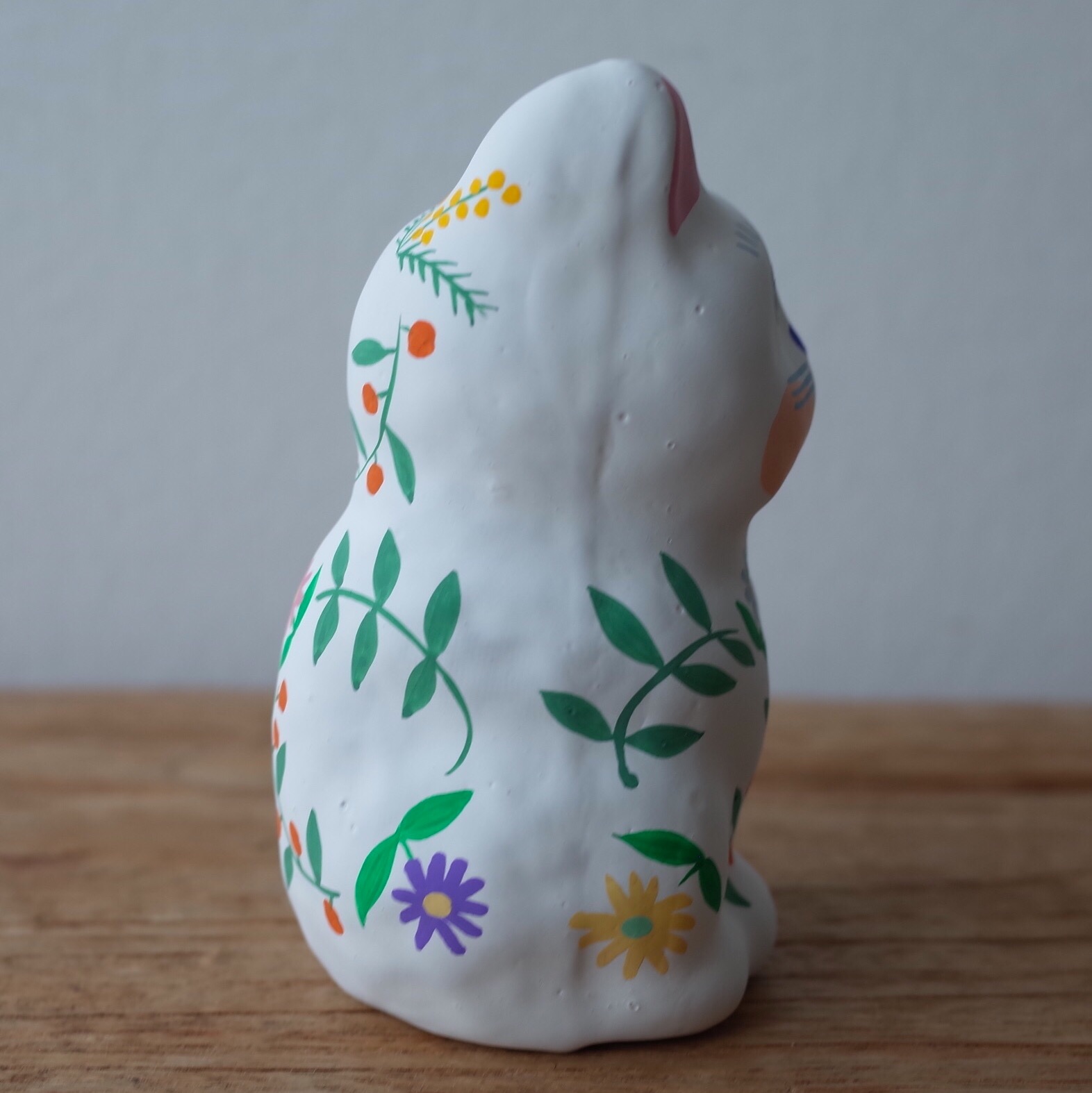招き猫8号サイズ  白　花輪柄