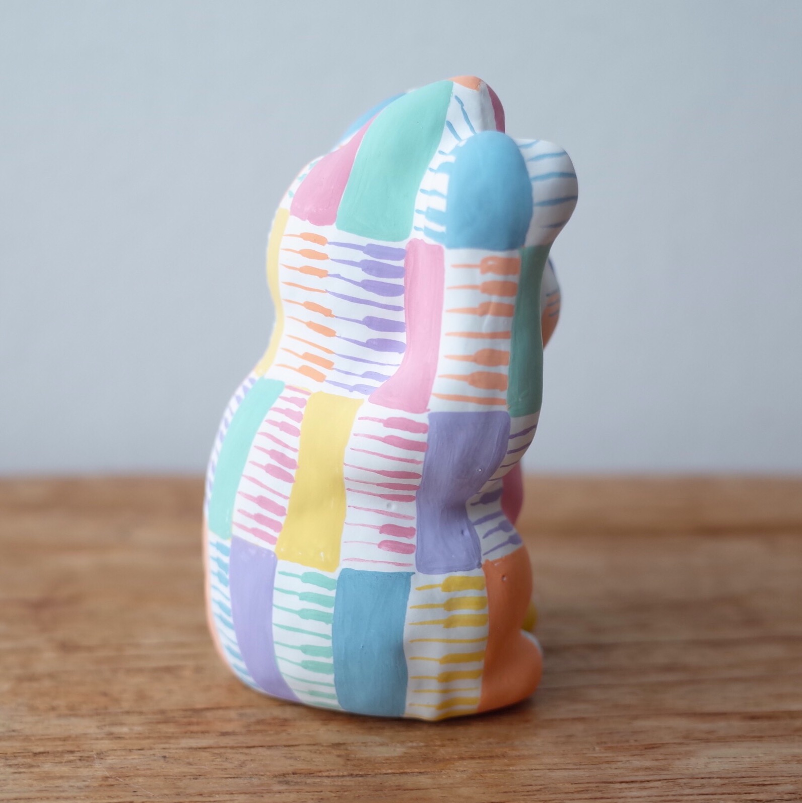 招き猫8号サイズ　レインボーカラー　鍵盤柄