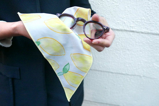 fukeru-眼鏡が拭けるハンカチ-沖縄やちむん-三角形