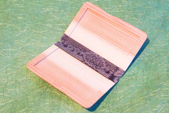 吉野杉の名刺入れ