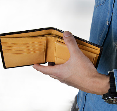 二つ折り札入れ