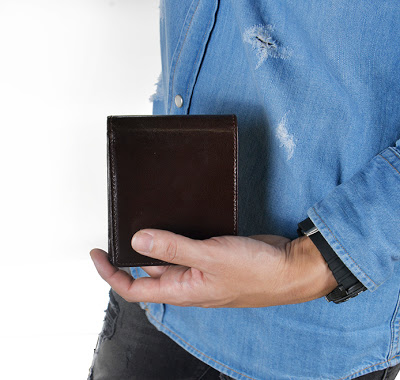 二つ折り札入れ　アオリカード段付き