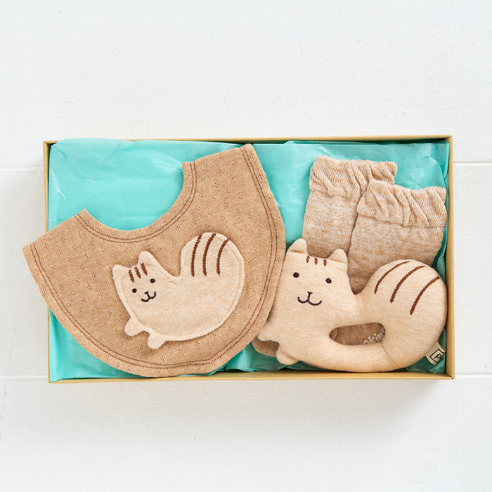 【名入れギフト】シマリスのオーガニックギフトセット［スタイ・ガラガラ・ソックス］