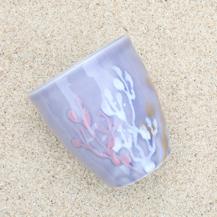 沖縄の海と縁起の良い珊瑚のタンブラー 紅掛空色