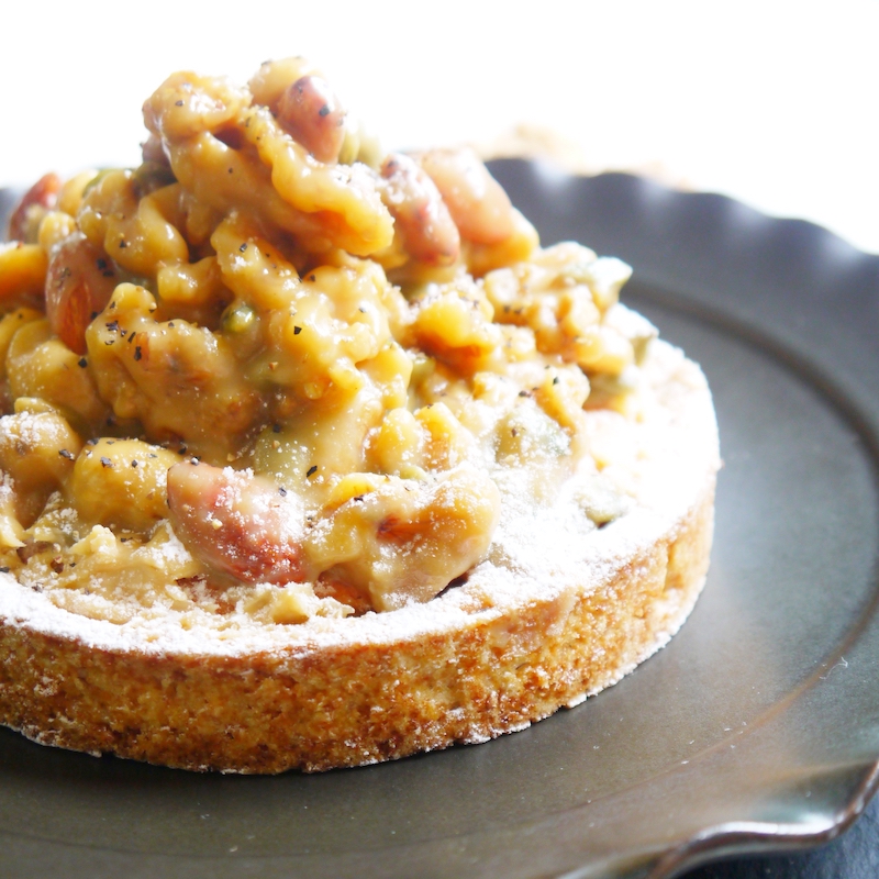 ナッツ好きさんのためのキャラメルナッツタルト 14㎝ (4〜6名様用) 誕生日 ギフト 結婚祝 出産祝 無添加 お菓子【クリスマス 2025  早割 お取り寄せ  誕生日ケーキ メディア掲載店】