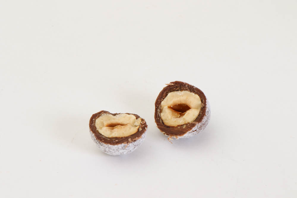 ＜パールチョコレート＞ホワイトヘーゼルナッツ　135g