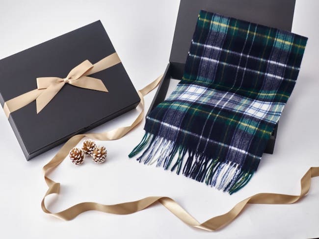 実力派バイヤーが推すコスパよしの上質カシミヤマフラー【喜ばれる鉄板ギフト 第1回】