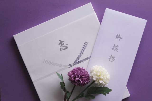 香典返しのマナーを徹底解説！予算相場、のし（熨斗）のマナー、おすすめギフトまで