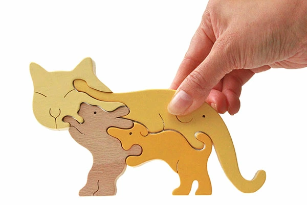 ネコのスタンディングパズル（日本製）創造力を育む木のおもちゃ