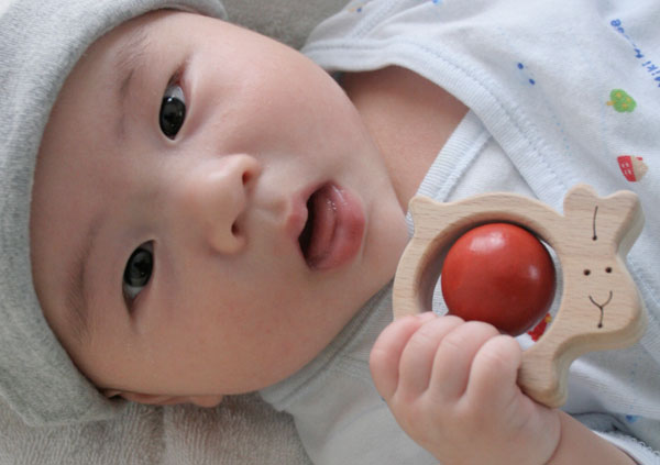 かみかみうさぎ（日本製）おしゃぶり歯がため 赤ちゃんに優しい木の