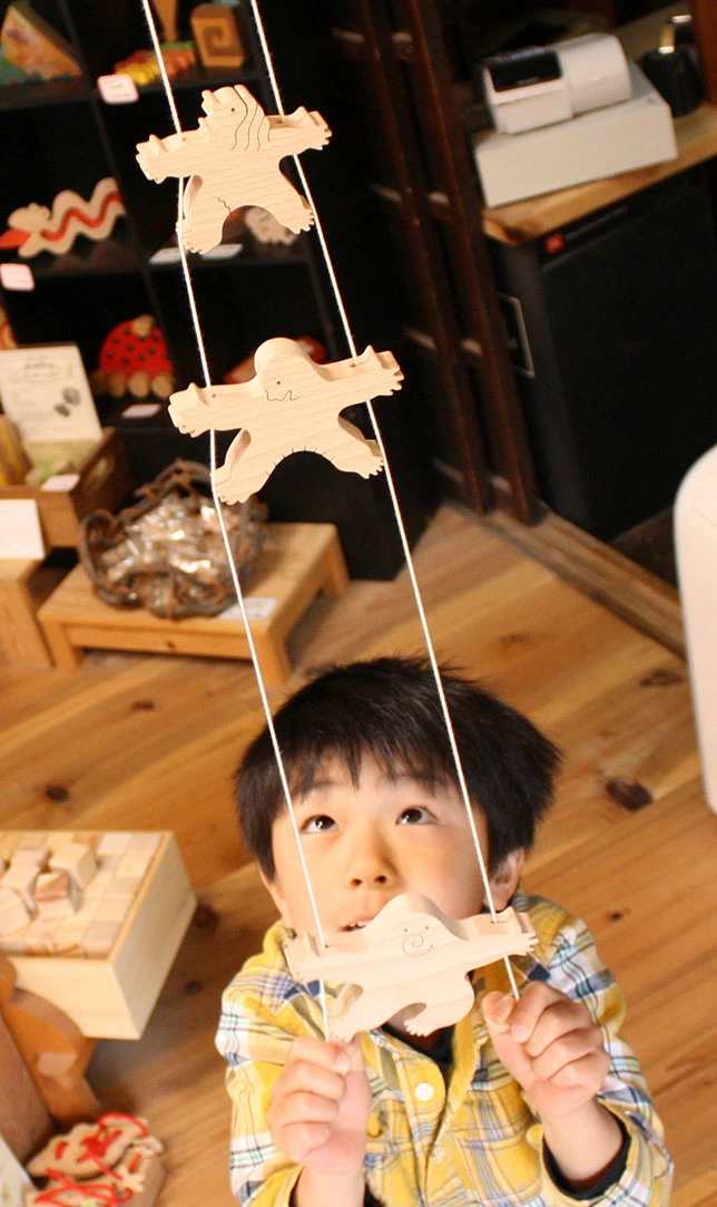 星の家族（昇り人形）日本製 微笑ましい木のおもちゃ