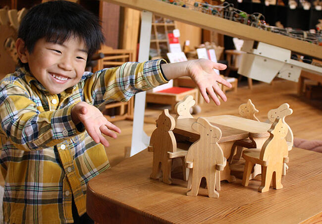 うさぎの椅子（日本製）遊び心満載な木のミニチュア家具 木のおもちゃ