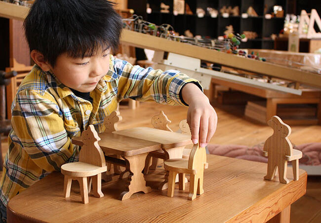 うさぎの椅子（日本製）遊び心満載な木のミニチュア家具 木のおもちゃ