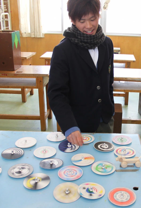 CD独楽 製作キット　不要なCDで美しいコマが作れるアルミ製の軸 