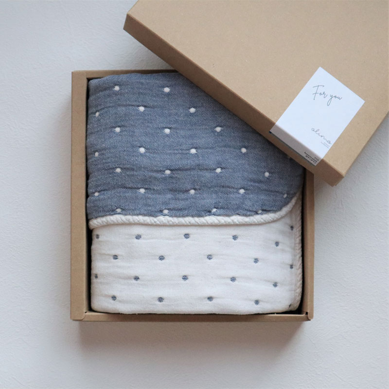 【送料無料・名入れ可能】ふわふわ6重ガーゼベビーケットgiftbox・ドット＜Ｓ＞