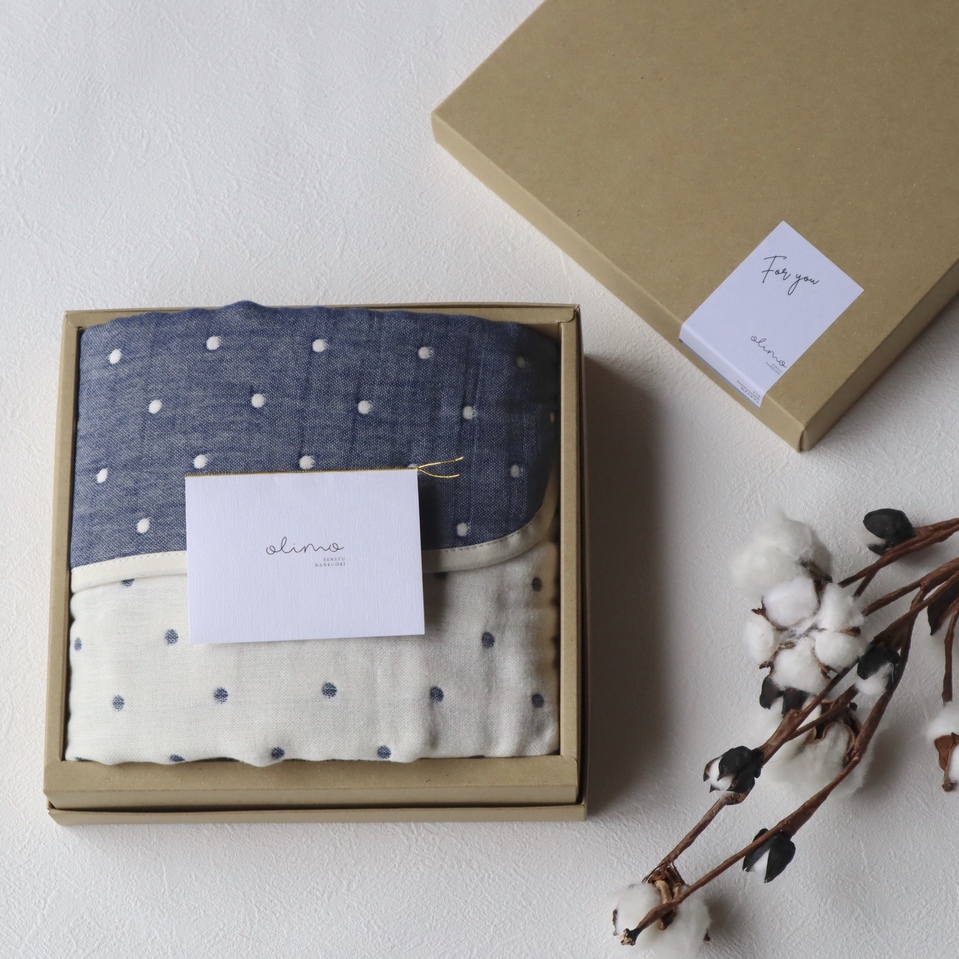 【送料無料・名入れ可能】ふわふわ6重ガーゼベビーケットgiftbox・ドット＜Ｓ＞