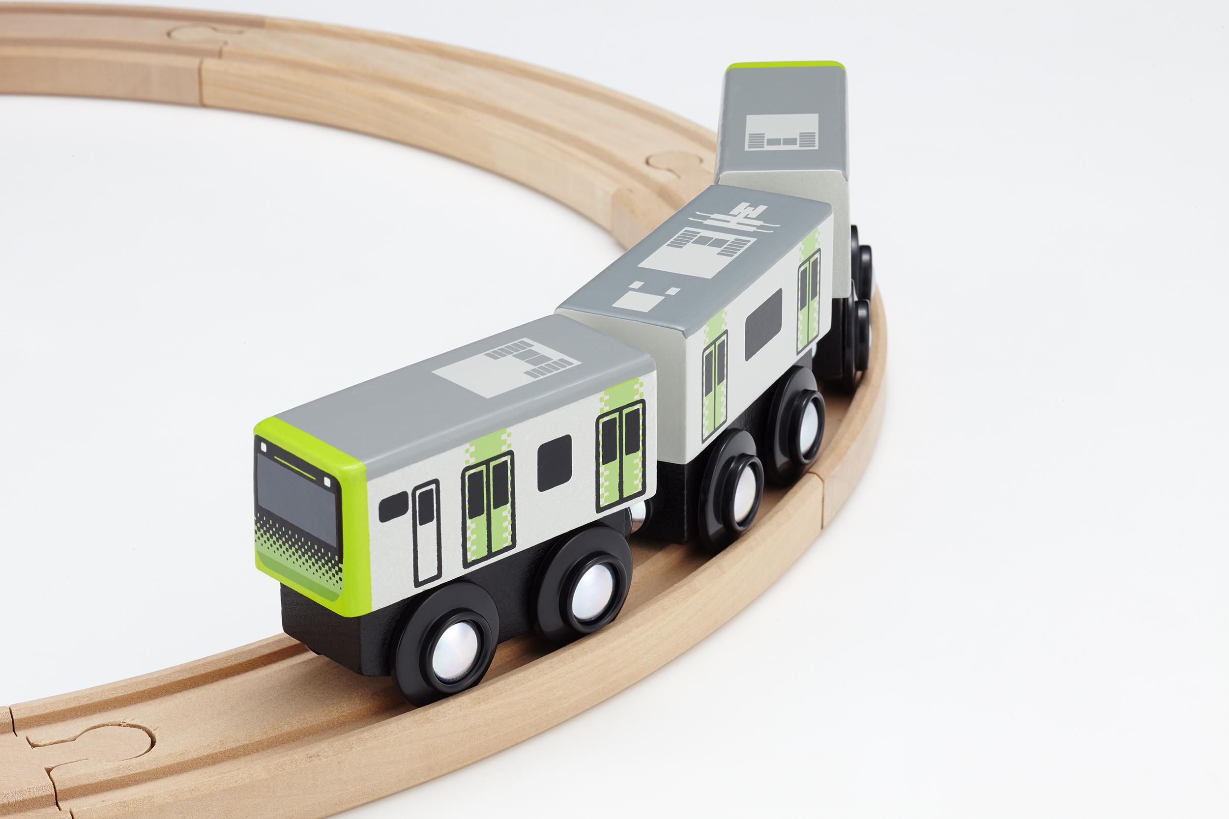 moku train E235系山手線