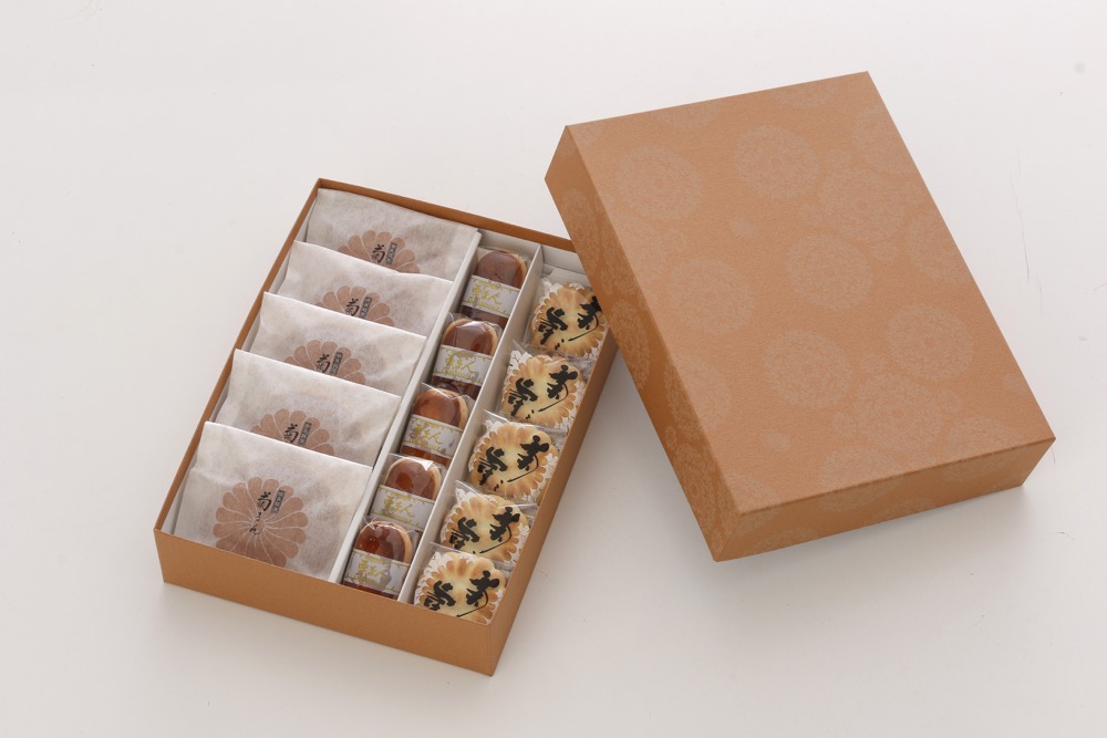 アンティーク かわゆい 台湾製 菊花木圓糖果盒／菊の木製丸菓子箱