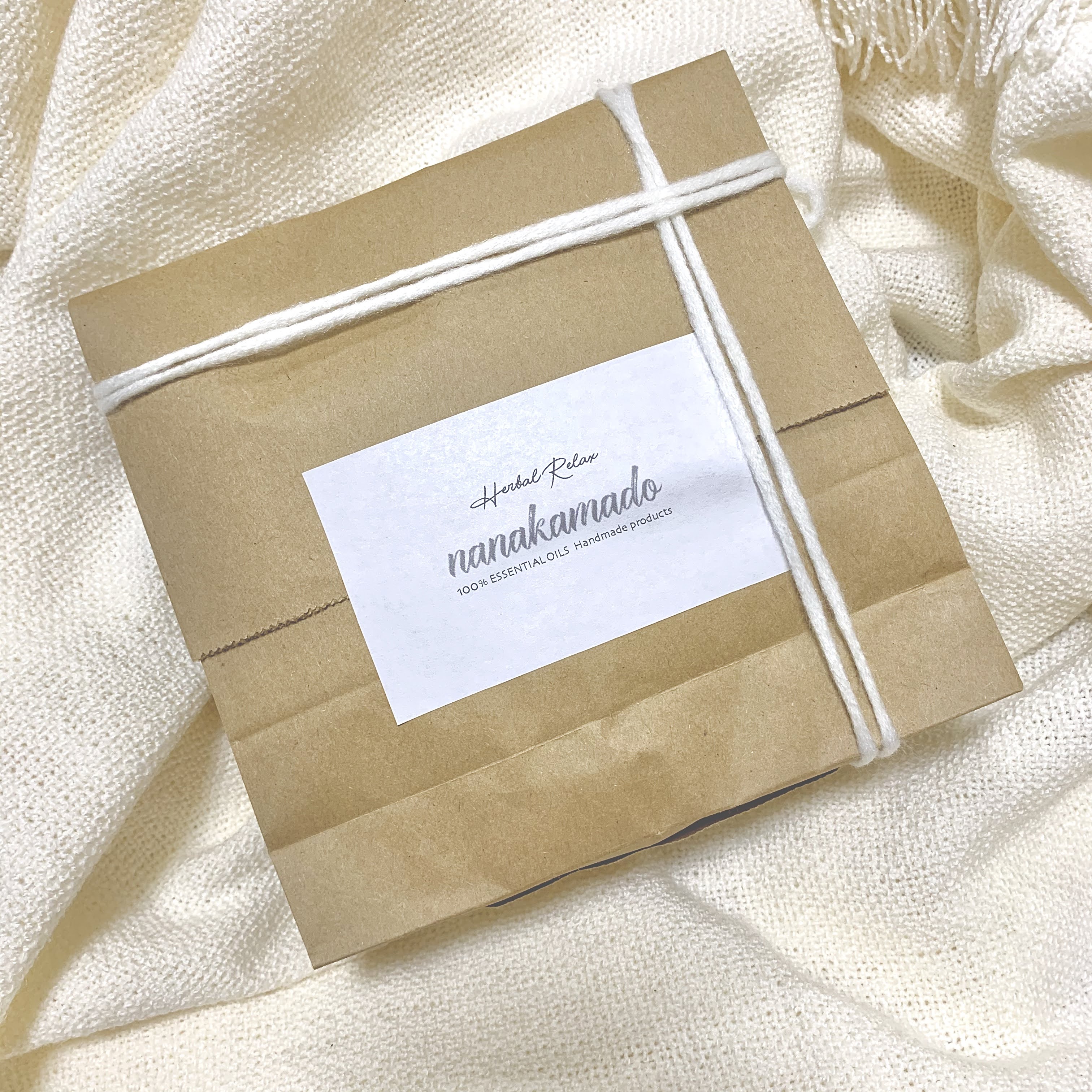 マーブル柄ベース・ラベンダーのアロマワックスサシェ（オーバル型）