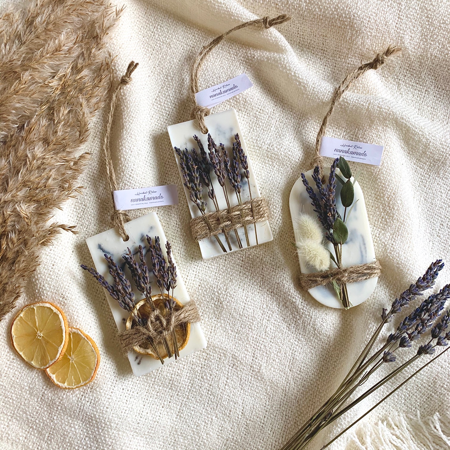 マーブル柄ベース・ラベンダーのアロマワックスサシェ（オーバル型）