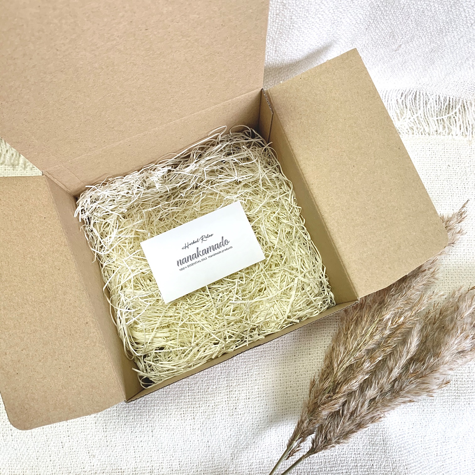 パープルベース・ユーカリ×ラグラスのアロマワックスサシェ（ハート型）