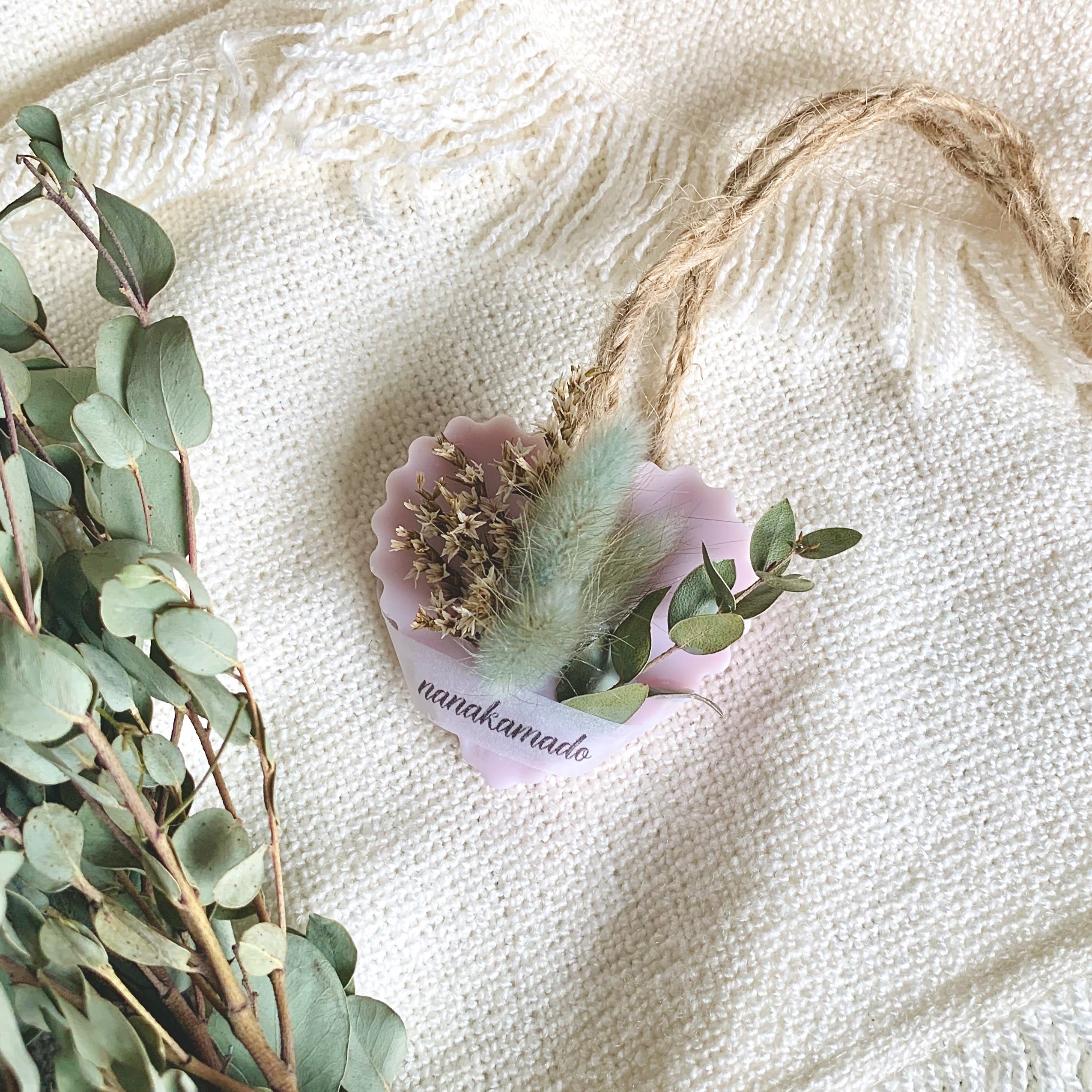 パープルベース・ユーカリ×ラグラスのアロマワックスサシェ（ハート型）