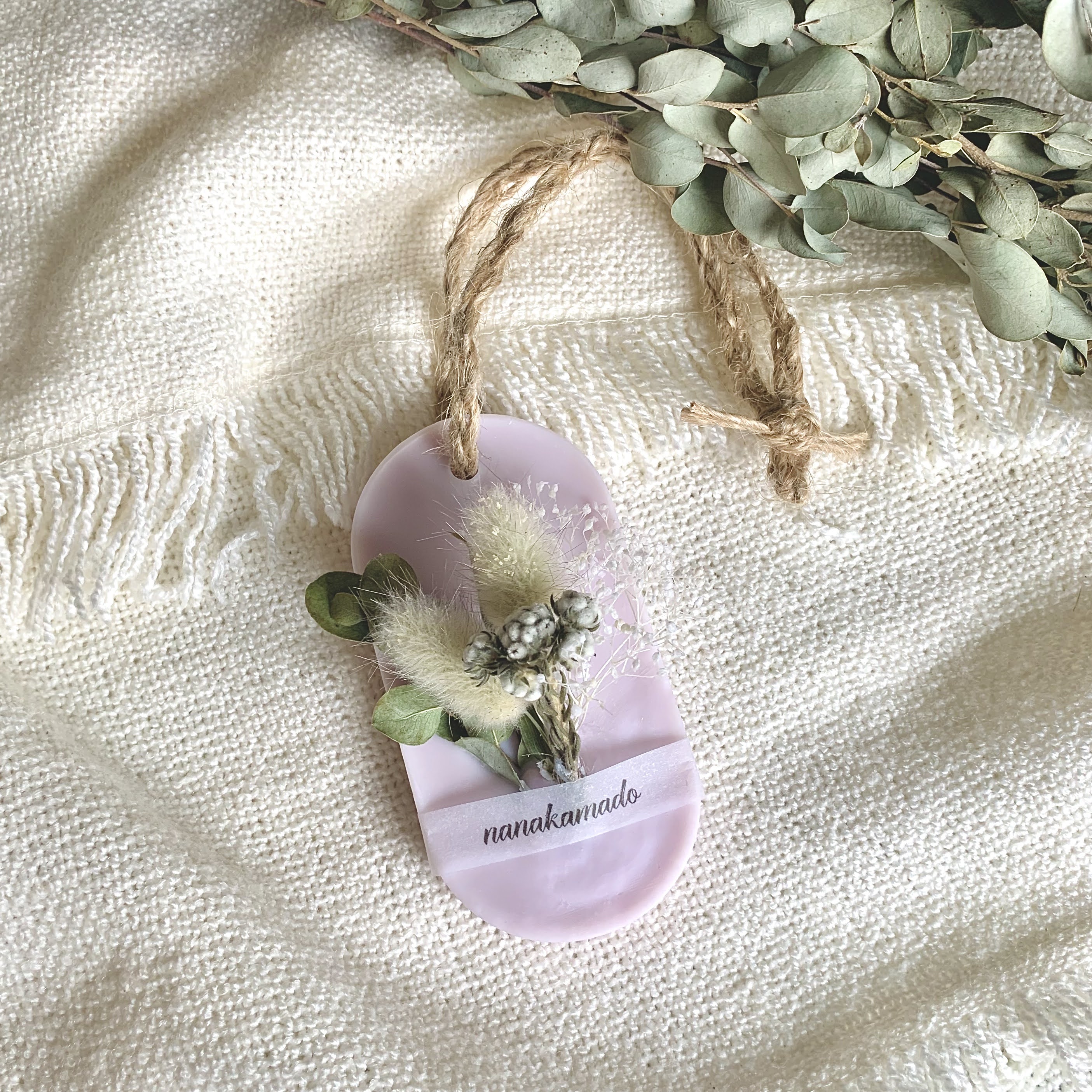 パープルベース・ユーカリ×ラグラスのアロマワックスサシェ（オーバル型）