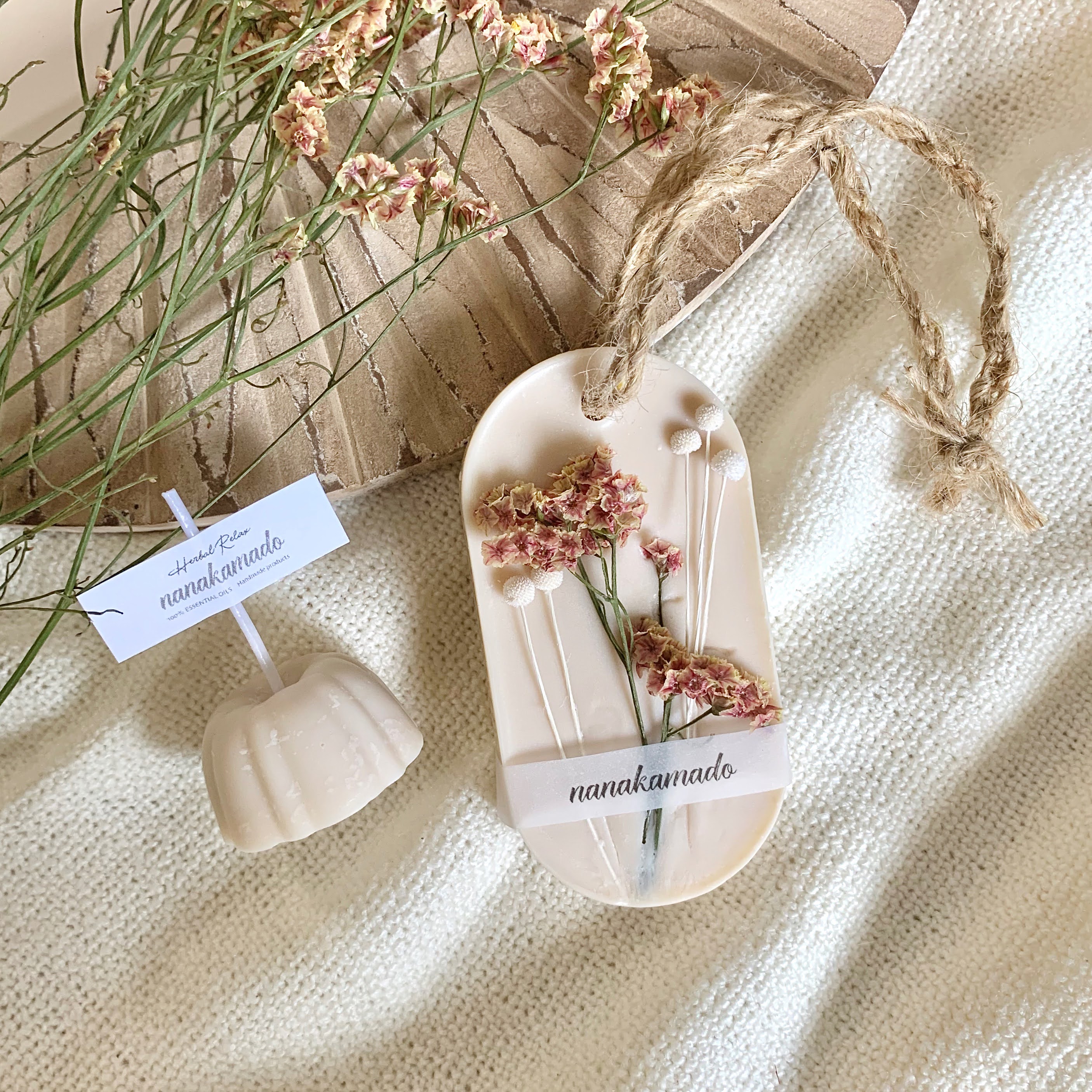 モカベース・ハイブリッドスターチス×ピンキーボタンのアロマワックスサシェ（オーバル型）