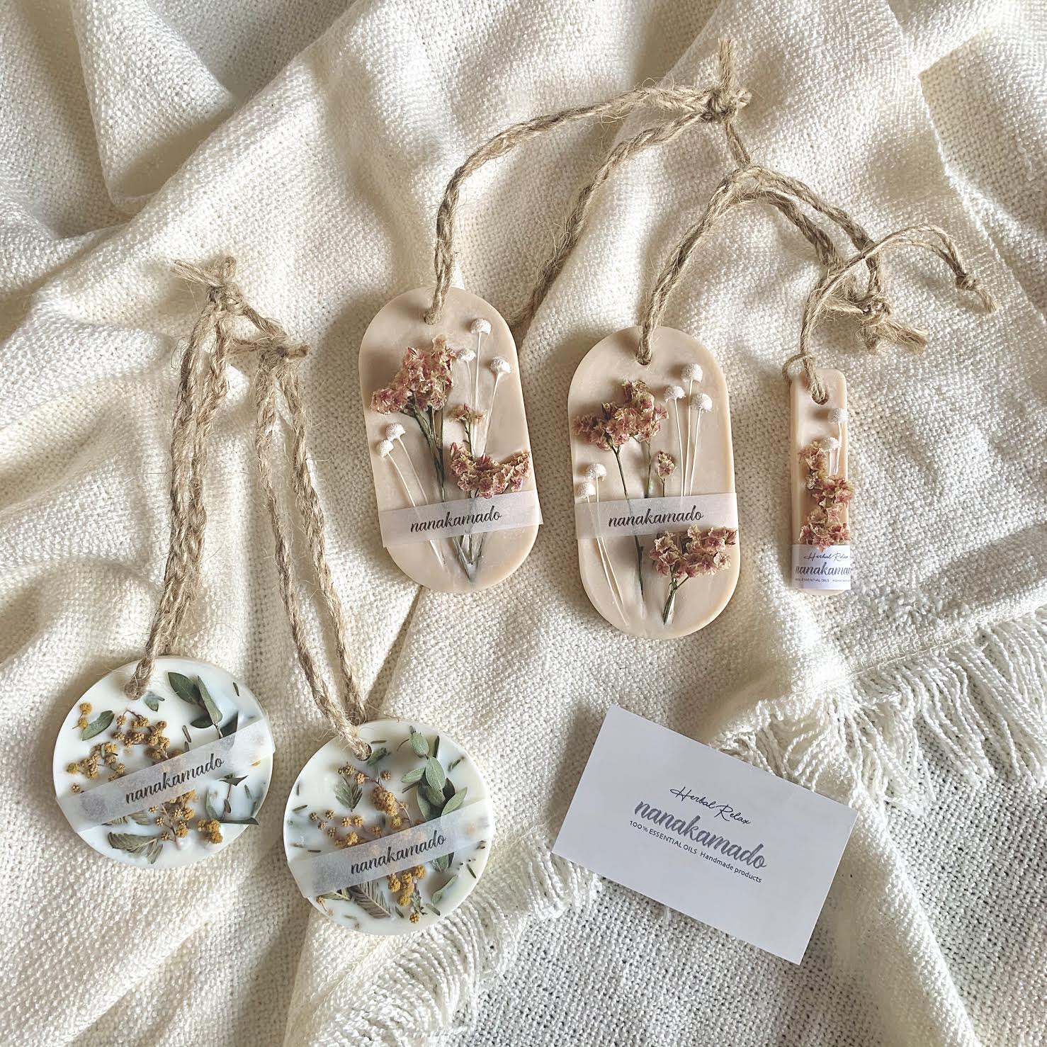 モカベース・ハイブリッドスターチス×ピンキーボタンのアロマワックスサシェ（オーバル型）