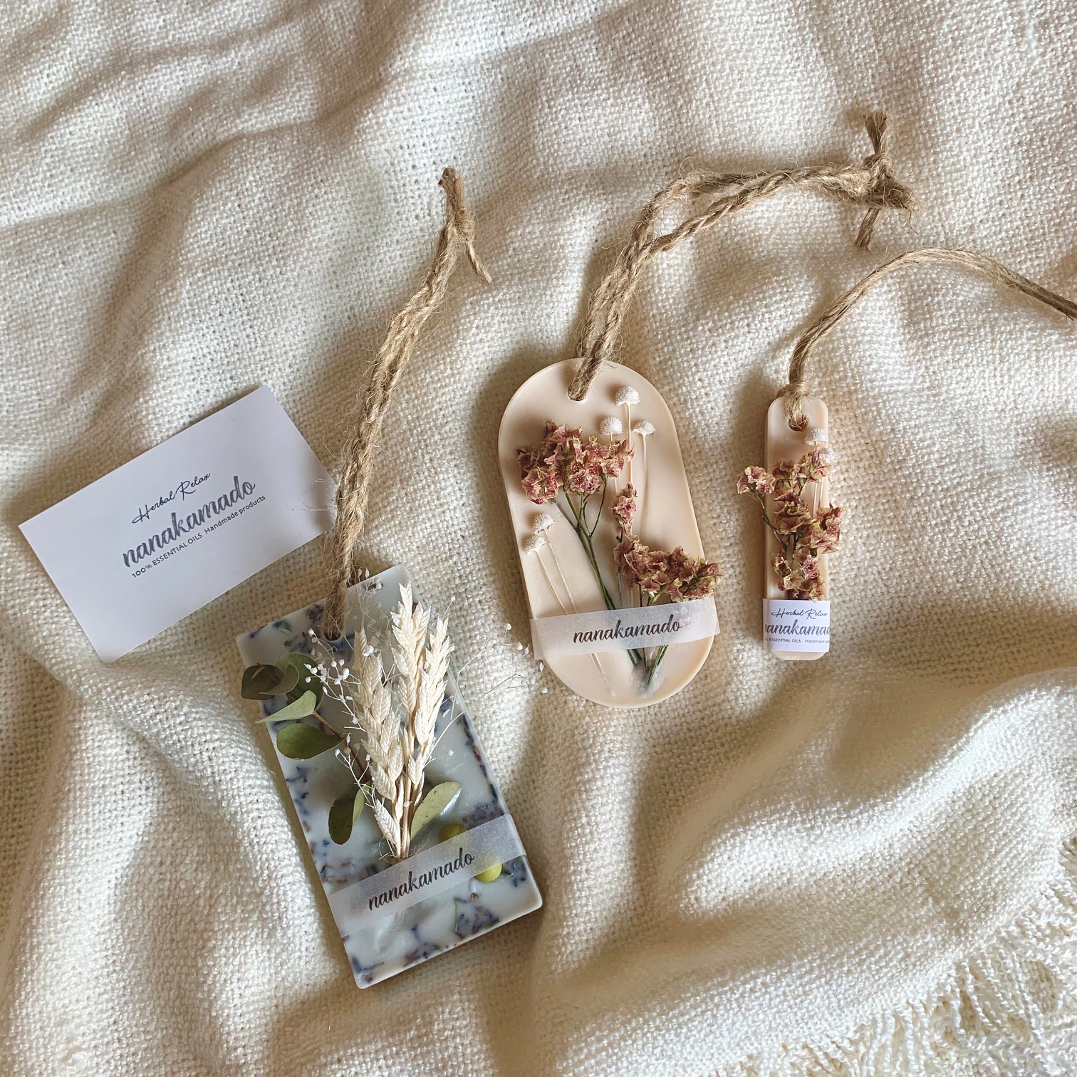 モカベース・ハイブリッドスターチス×ピンキーボタンのアロマワックスサシェ（オーバル型）