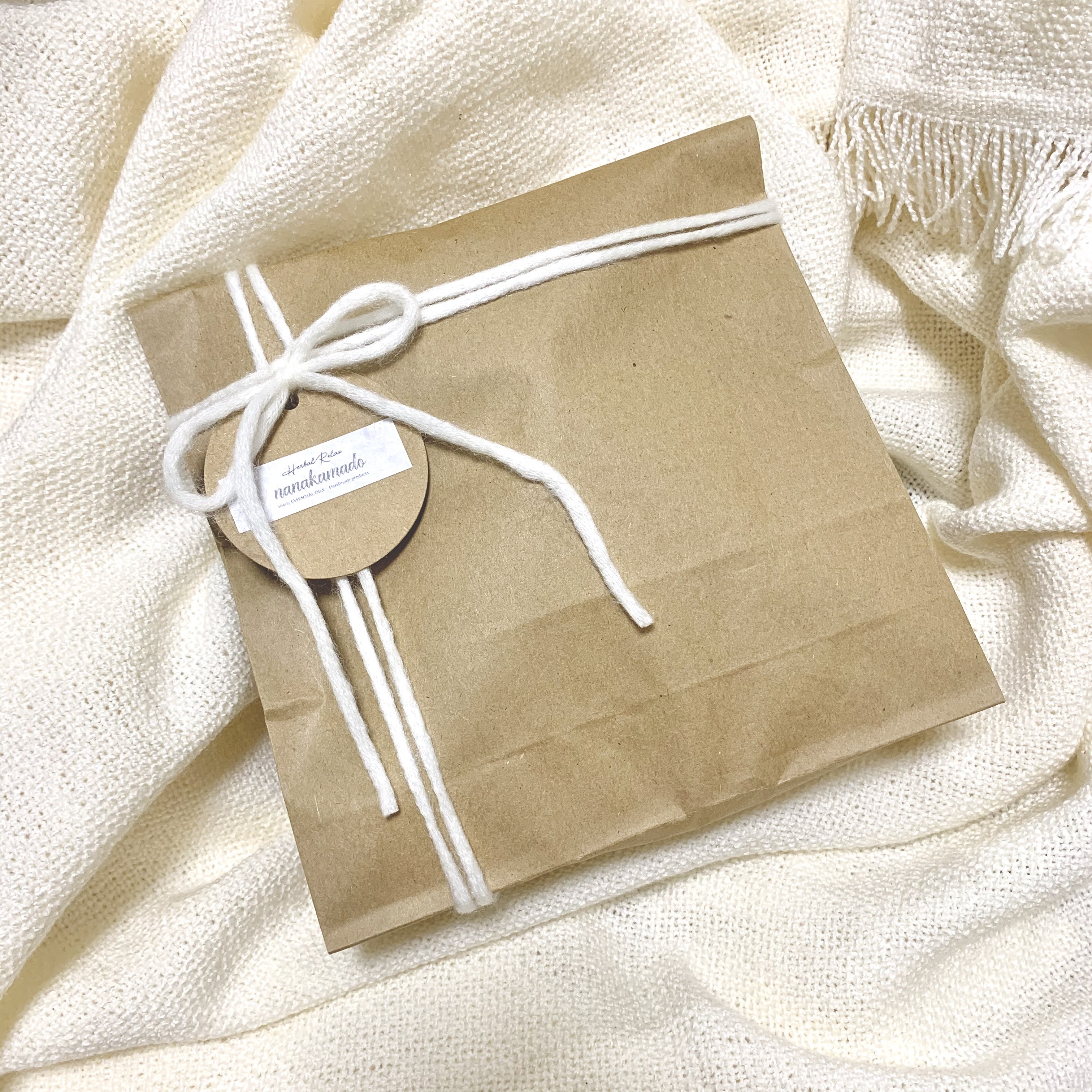 ブルーベース・ユーカリ×シルバーブルニアのアロマワックスサシェ（レクタングル型）